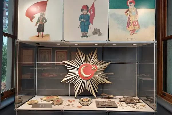 Bayrakbilim ve Türk Bayrakları Müzesi - Müze - İzmir Selçuk
