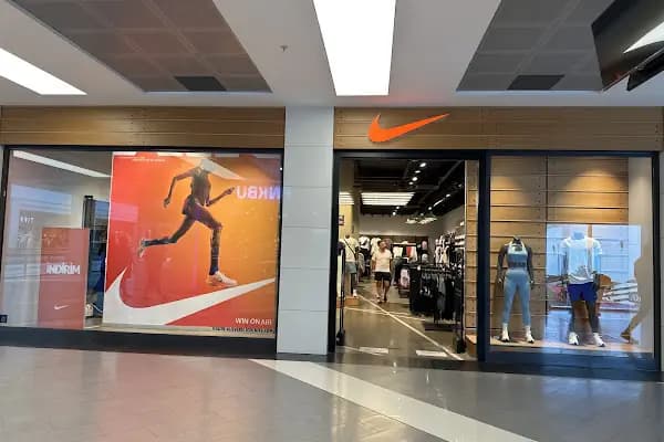 Agora AVM Nike Mağazası - Spor Giyim Mağazası - İzmir Buca