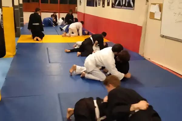 Serkan Yılmaz Uzakdoğu Sporları Merkezi - Dövüş Sanatları Okulu - İstanbul Kadıköy