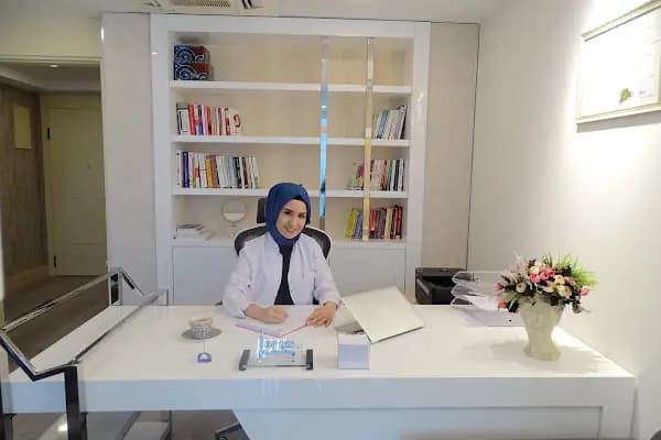 İzmir Psikolog - Uzman Klinik Psikolog Elif Işık Çebi - Psikolog - İzmir Bayraklı