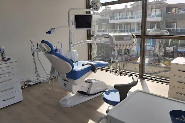 Diş Hekimi Arzu Elif Çelik - Tezak Diş Kliniği - Diş Kliniği - Antalya Muratpaşa