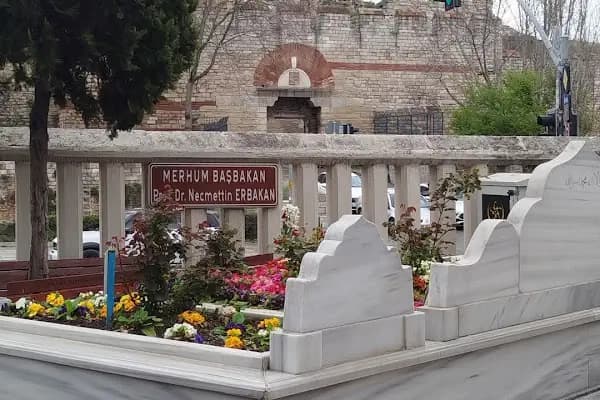 Prof. Dr.Necmettin Erbakan Makamı (Kabri) - Mezarlık - İstanbul Fatih