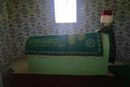 Sarı Şeyh Hüseyin Efendi Türbesi
