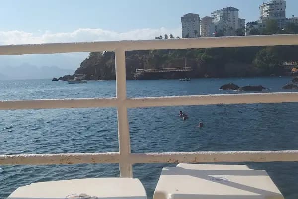 Şirinyalı Falez Plajı - Kumsalda Çardak - Antalya Muratpaşa