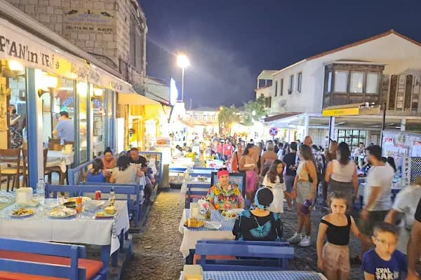 Alaçatı Çarşı - Turistik Yer - İzmir Menderes