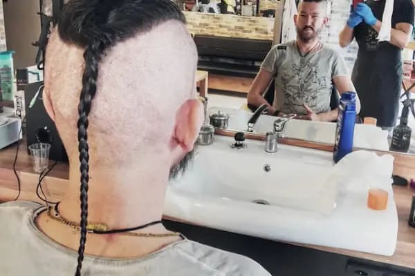 HAIR STUDIO Oğuz Galip berber - Berber Dükkanı - İstanbul Bağcılar