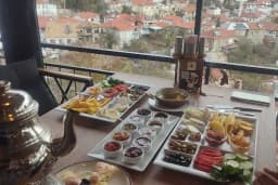 Teras cafe ve Kahvaltı sarayı. Teras elmali.