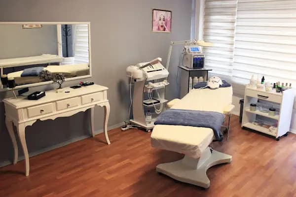 Sevinç Estetik Güzellik Merkezi - Güzellik Salonu - İstanbul Arnavutköy