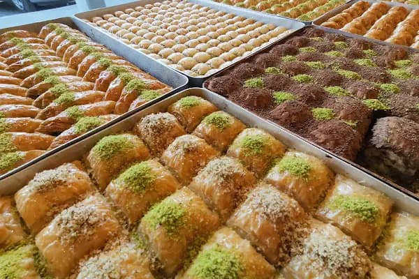 Bahadır Baklava Çiğköfte - Tatlı Dükkanı - İzmir Bergama