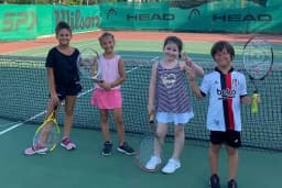 serdivan mavi tenis kulübü