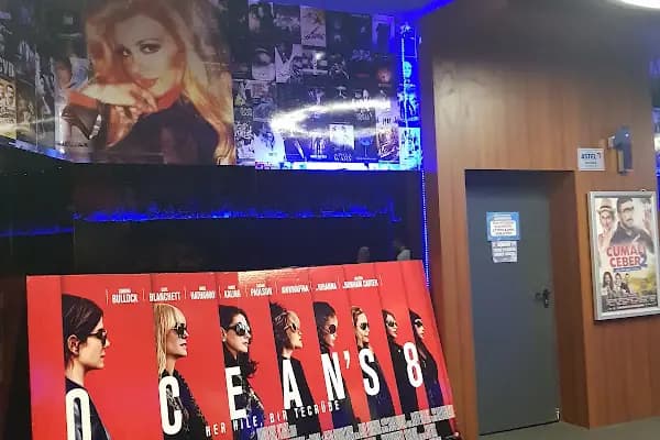 Avşar Sinemaları - Sinema Salonu - İstanbul Kadıköy