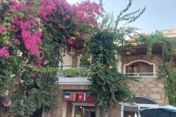 Four Seas Hotel