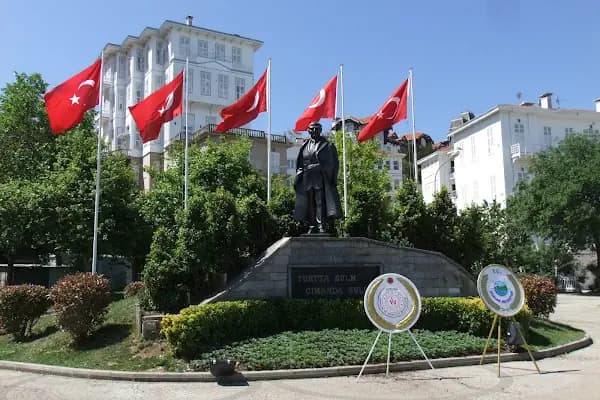 Atatürk Meydanı - Park - İstanbul Adalar