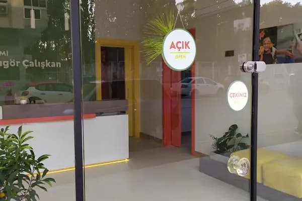 Dişhekimi Güngör ÇALIŞKAN İNNALI - Diş Kliniği - İzmir Buca