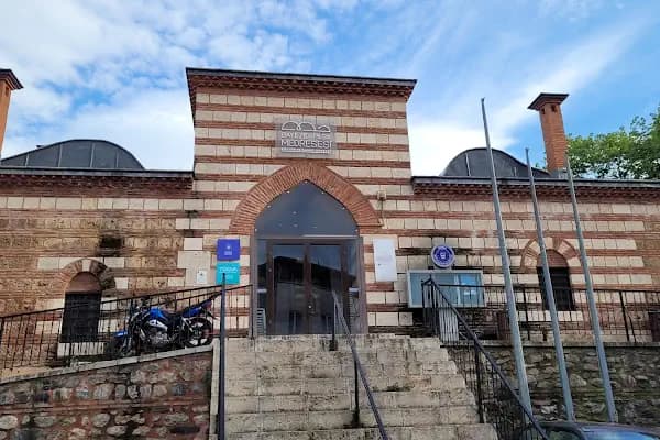 Bayezid Paşa Medresesi Kültür ve Sanat Merkezi - Tarihi Yer - Bursa İnegöl