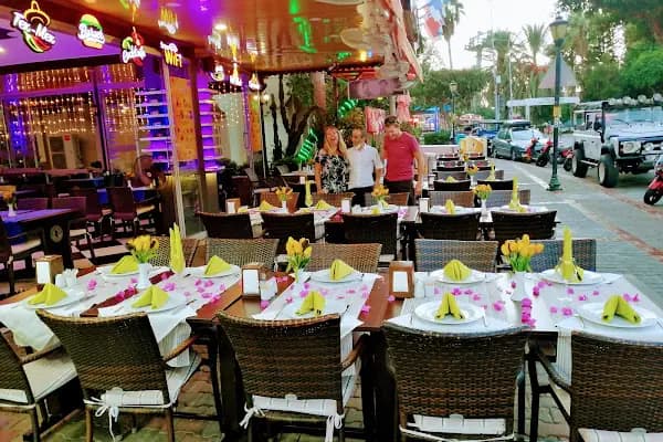 Sherlock Holmes Restaurant Cafe Bar Alanya Turkey - Restoran - Antalya Akseki