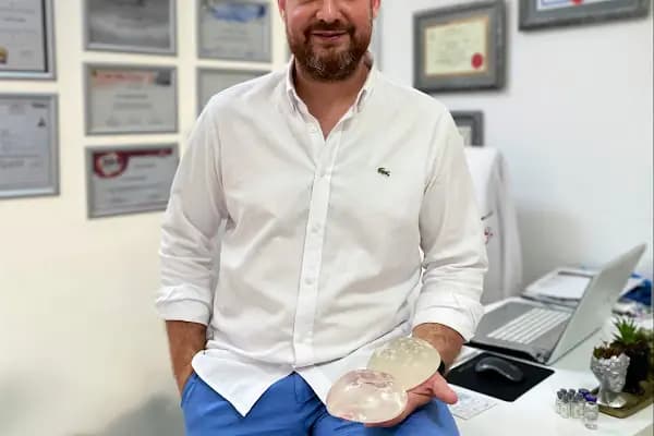 Op. Dr. Mustafa Öksüz Aydın Estetik ve Plastik Cerrahi ve Saç Ekim kliniği Botoks Dolgu - Estetik Cerrah - Aydın Bozdoğan