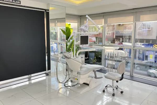 Alihan Akçam Ağız ve Diş Sağlığı Kliniği | Zirkonyum Kaplama, İmplant, Gülüş Tasarımı | Narlıdere Diş Hekimi - Diş Kliniği - İzmir Narlıdere