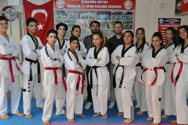 Bergama Güven Spor Kulübü - Spor salonu - İzmir Bayraklı