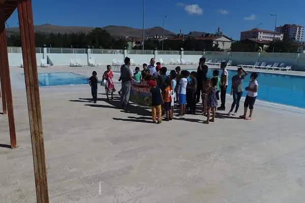 İncesu Belediyesi Yarı Olimpik Yüzme Havuzu - Lunapark - Kayseri Melikgazi