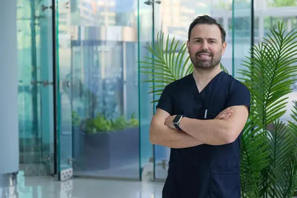 Cüneyt Coşkun - Saç Ekim Uzmanı - Saç Transplantasyonu Kliniği - İstanbul Bağcılar