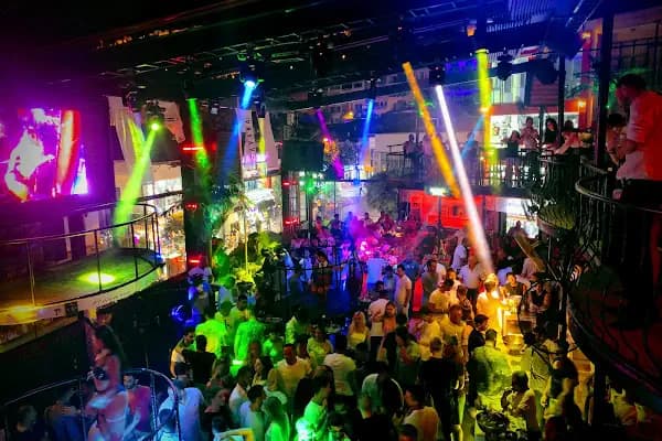 Sisters' Alanya (The Street Pub) - Kahve dükkanı - Antalya Alanya