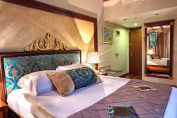 Victoria Hotel&amp;Lounge