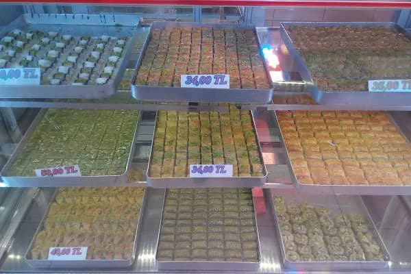 Eselya Pasta &amp; Ekler / Sandviç Ye - Pastane - Konya Selçuklu