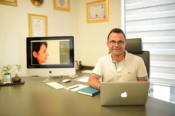 Emrah Efe Aslaner - Estetik Cerrahi Kliniği - Adana Kozan