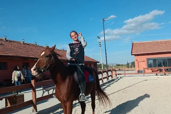 KARATEPE BİNİCİLİK VE TENİS KULÜBÜ - Binicilik Okulu - Konya Akşehir