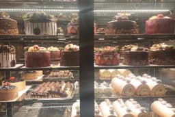Kadiroğlu Pastanesi