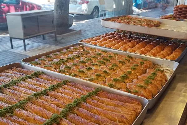 yeni köşe TATLILARI - Tatlıcı - Gaziantep Nizip