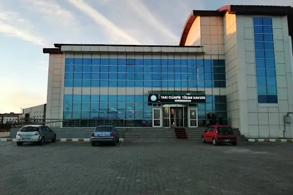 Kafkas Üniversitesi Yarı Olimpik Yüzme Havuzu - Spor salonu - Kars Akyaka