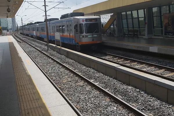 Merter Metro Istasyonu - Büyük Şehir Tren Şirketi - İstanbul Güngören