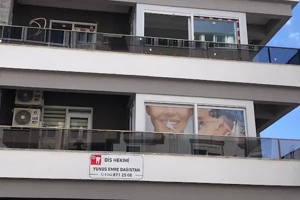 Diş Hekimi Yunus Emre Dağıstan - Diş Kliniği - Antalya Demre