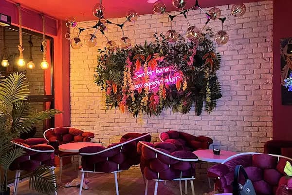 Qugga Cafe Pastane Restorant - Kafe - İstanbul Bağcılar