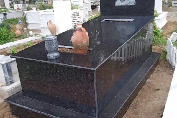 Akkaya Mermer Mezar Bergama Mermer İzmir Mezar Yapımı Aliağa Dikili Kınık Soma Çandarlı Ayvalık Menemen Mermer Mezar - Mermer İşleri Yüklenicisi - İzmir Kemalpaşa