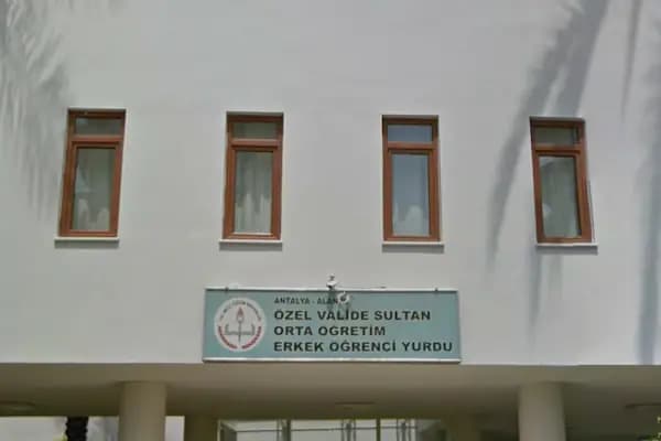 Valide Sultan Orta Öğretim Erkek Öğrenci Yuurdu - Okul - Antalya Alanya