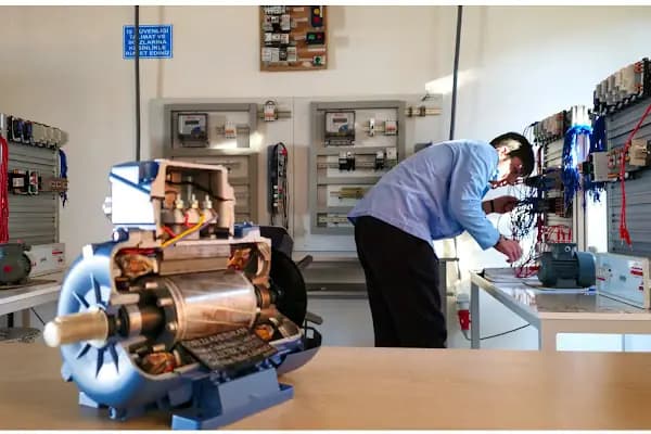 Çorlu Ahi Evran Mesleki ve Teknik Anadolu Lisesi Motorlu Araçlar Teknolojisi Alanı - Meslek Okulu - Tekirdağ Çerkezköy