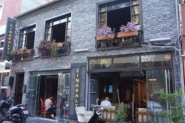 Tarihi Tophane Çınaraltı Nargile Cafe - Kafe - İstanbul Fatih