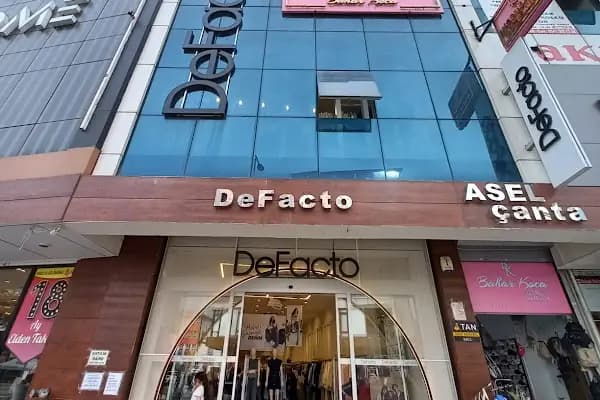 DeFacto - Giyim mağazası - İstanbul Üsküdar