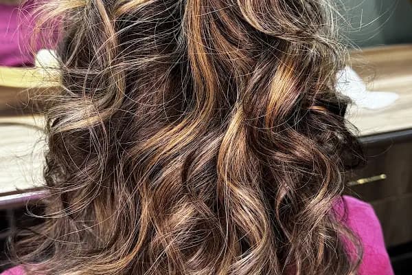 Anka Saç Tasarım ve Güzellik Salonu - Güzellik Salonu - İzmir Bayraklı
