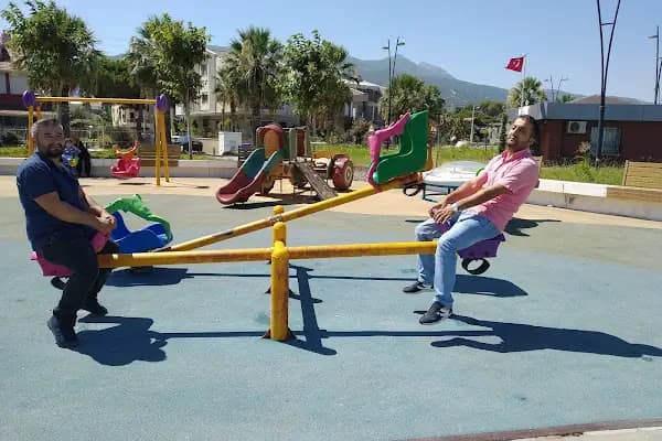 Şehit J. Er Ramazan Çakar Parkı - Park - İzmir Bayraklı