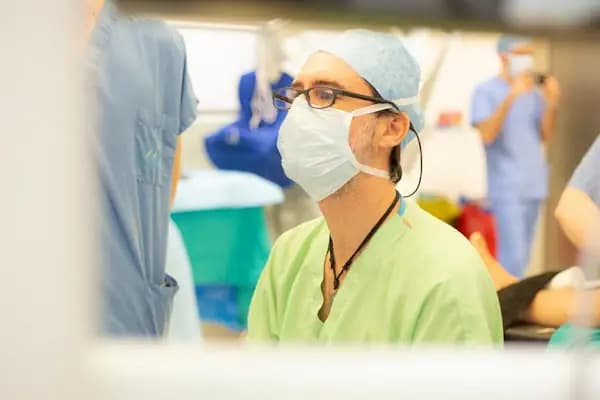 Prof. Dr. Nevzat Selim Gökay / Robotik Eklem Cerrahisi - Ortopedi Cerrahı - İstanbul Başakşehir