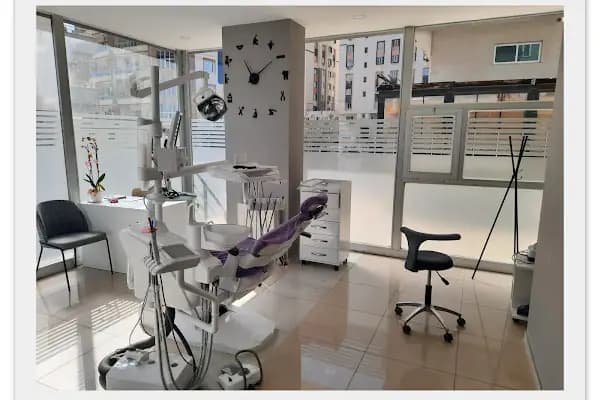 Diş Hekimi Halime Savci - Astro Dent Ağız ve Diş Sağlığı Kliniği - Diş Hekimi - Mardin Kızıltepe