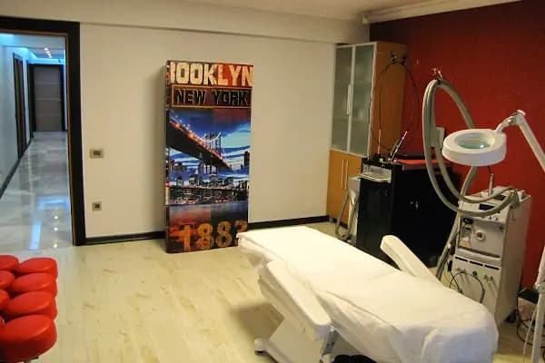 İzmir Estetik Cerrahi Kliniği Dr. Tolgahan Alpaydın | Meme Büyütme | Burun Estetiği | Liposuction | - Estetik Cerrah - İzmir Selçuk