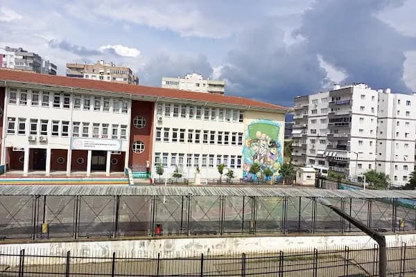 Şehit Üsteğmen Konuralp Özcan Ortaokulu - Okul - İzmir Buca