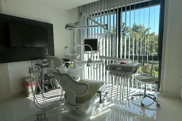 DİŞ HEKİMİ ZEYNEP İREM SEZER / DİŞ HEKİMİ ŞEVKETHAN AKDAĞ - Diş Kliniği - Antalya Alanya
