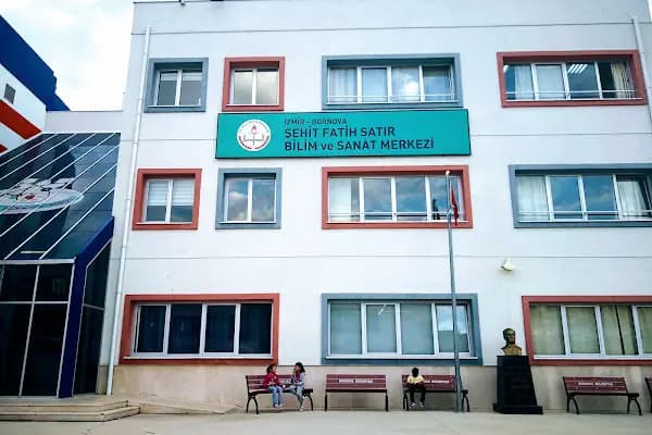 Şehit Fatih Satır Bilim ve Sanat Merkezi - Okul - İzmir Bornova