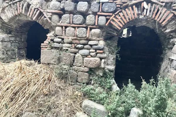 Tarihi Taş Han - Kale - İzmir Bergama